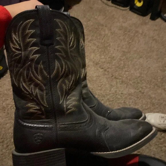 Ariat | Shoes | Slightly Used Black Ariat Boots 95 | Poshmark display picture 1